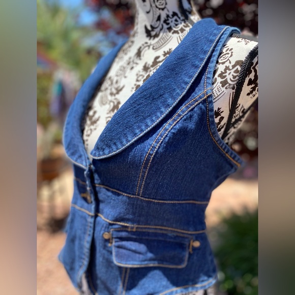 Y2K vest Size L. Measures medium. - Picture 3 of 8